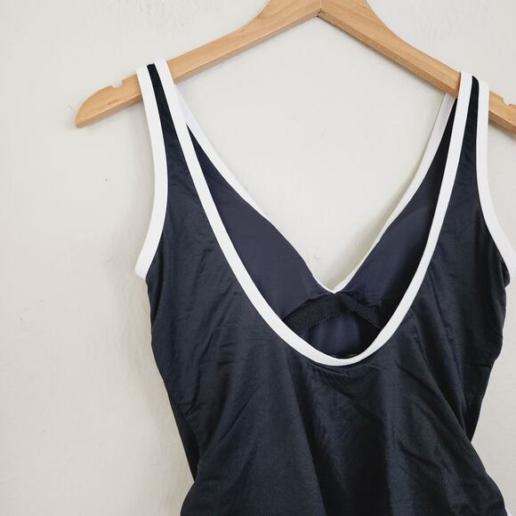 NEW Aqua 1/4 Placket Black White One-Piece Swimsuit Size Small - Picture 7 of 9